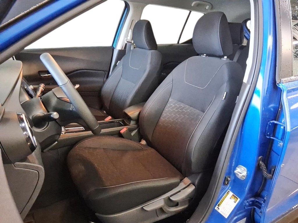 2025 Nissan Kicks Play SV FWD in Stratford, Ontario - 8 - w1024h768px