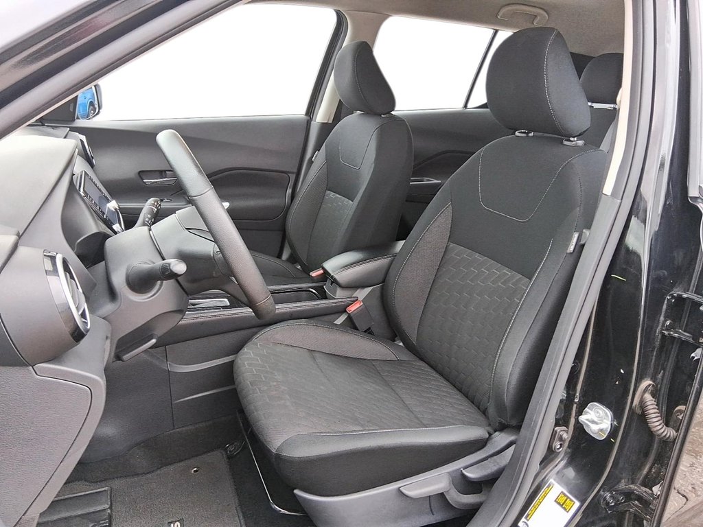 2025 Nissan Kicks Play SV FWD in Stratford, Ontario - 8 - w1024h768px