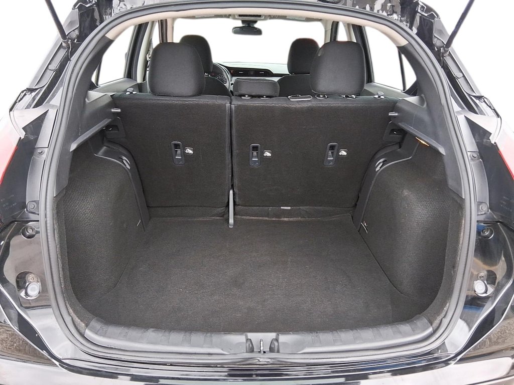 2025 Nissan Kicks Play SV FWD in Stratford, Ontario - 6 - w1024h768px