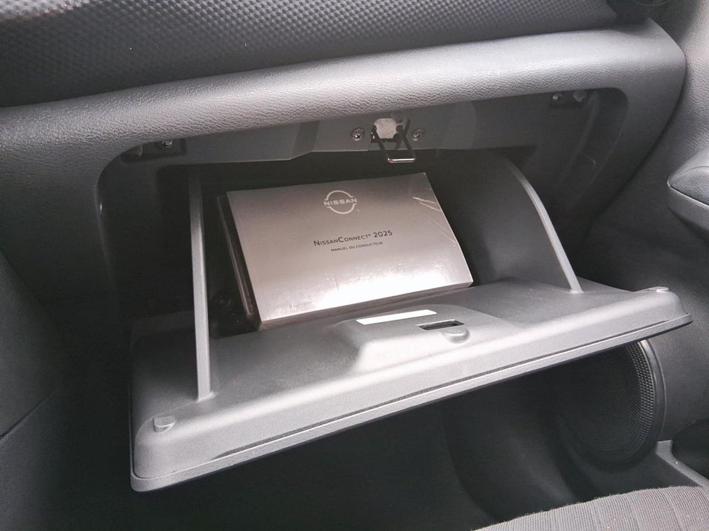 2025 Nissan Kicks Play SV FWD in Stratford, Ontario - 16 - w1024h768px