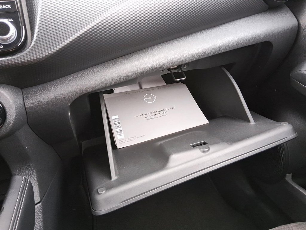 2025 Nissan Kicks Play SV FWD in Stratford, Ontario - 16 - w1024h768px