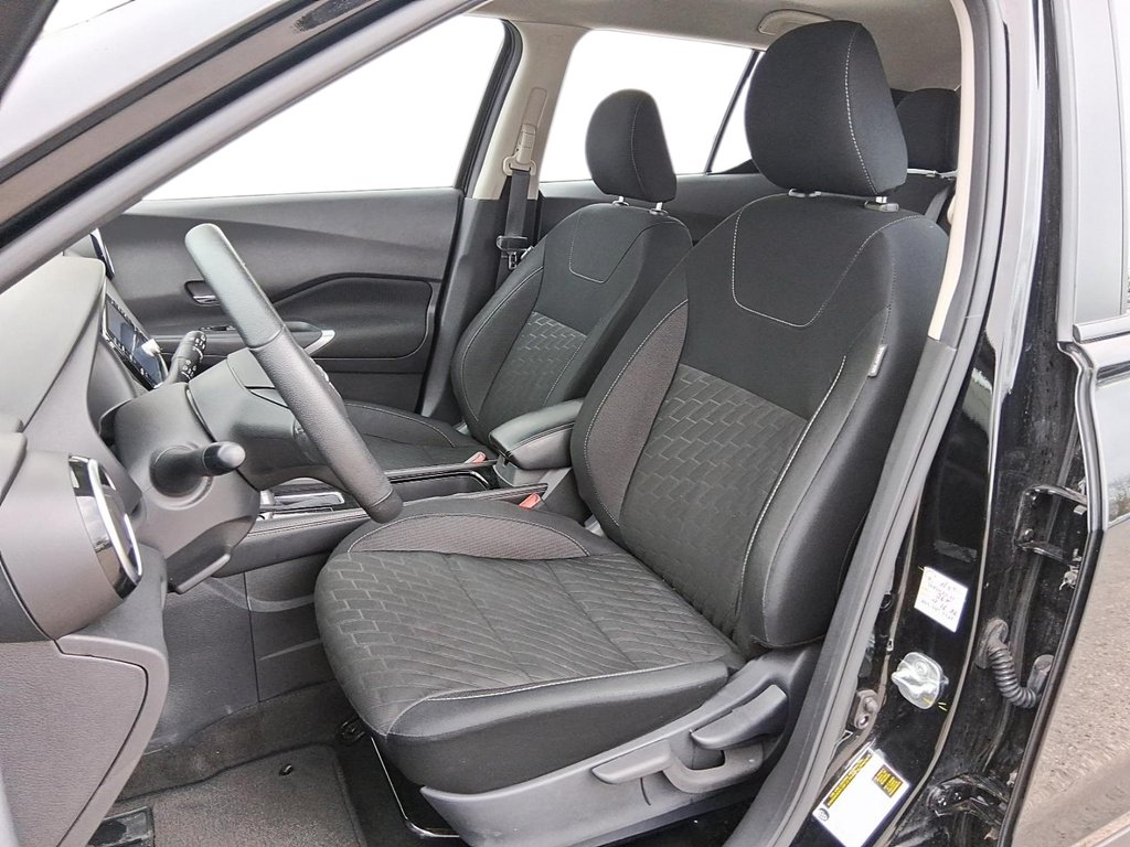 2025 Nissan Kicks Play SV FWD in Stratford, Ontario - 8 - w1024h768px