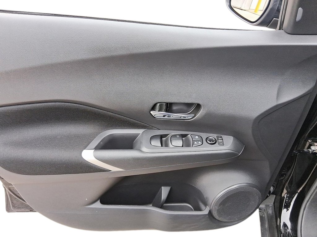2025 Nissan Kicks Play SV FWD in Stratford, Ontario - 11 - w1024h768px