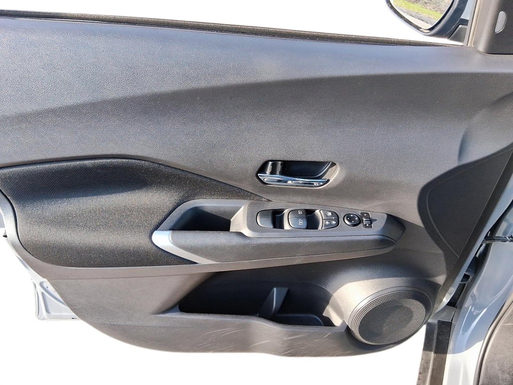 2025 Nissan Kicks Play SV FWD in Stratford, Ontario - 11 - w1024h768px