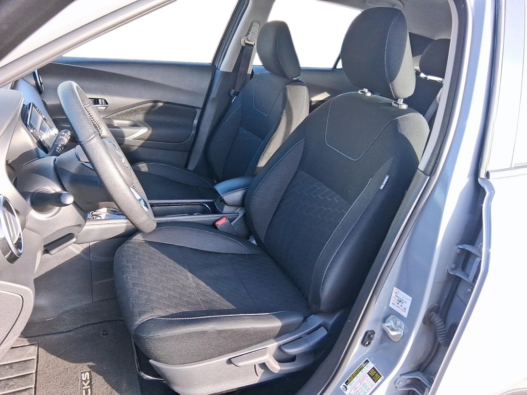 2025 Nissan Kicks Play SV FWD in Stratford, Ontario - 8 - w1024h768px