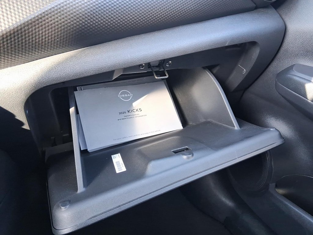 2025 Nissan Kicks Play SV FWD in Stratford, Ontario - 16 - w1024h768px