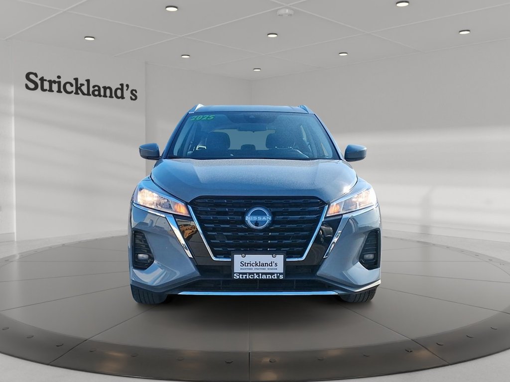 2025 Nissan Kicks Play SV FWD in Stratford, Ontario - 2 - w1024h768px