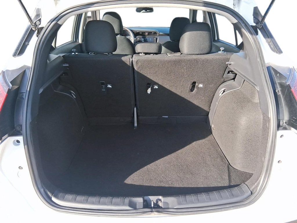 2025 Nissan Kicks Play SV FWD in Stratford, Ontario - 6 - w1024h768px