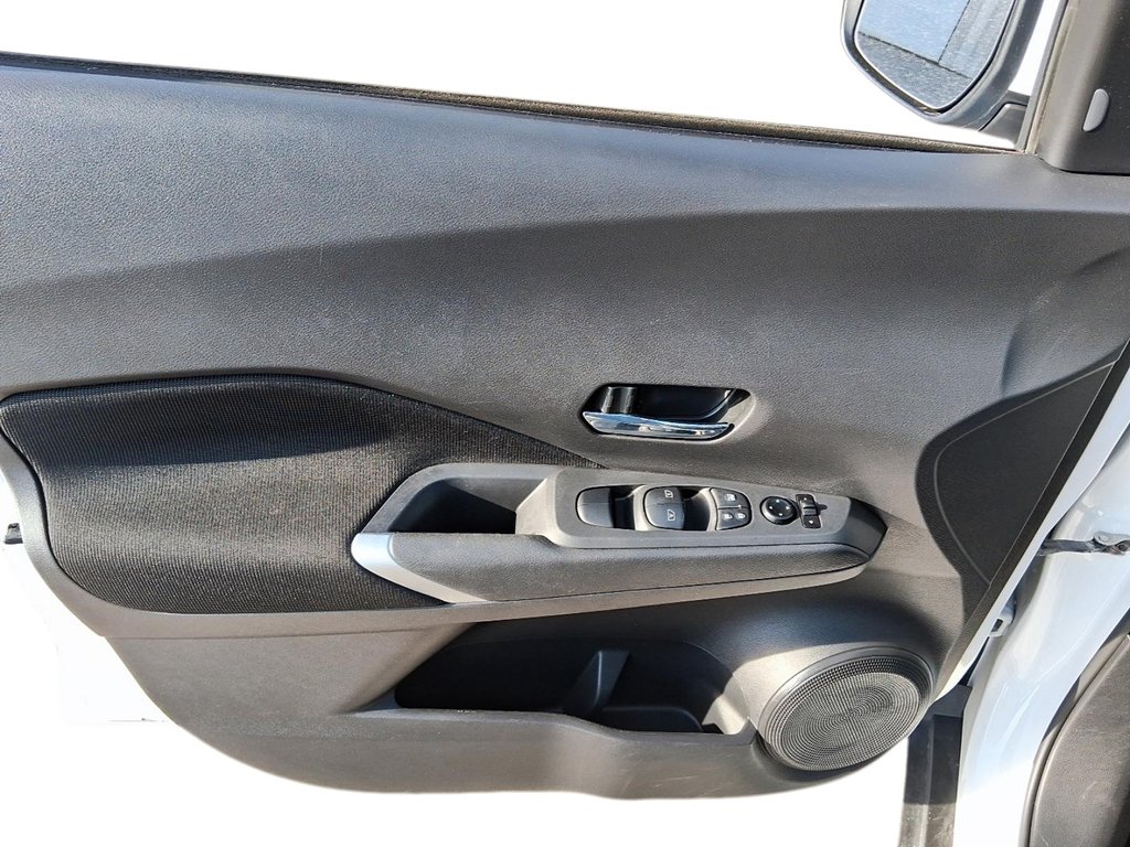 2025 Nissan Kicks Play SV FWD in Stratford, Ontario - 11 - w1024h768px