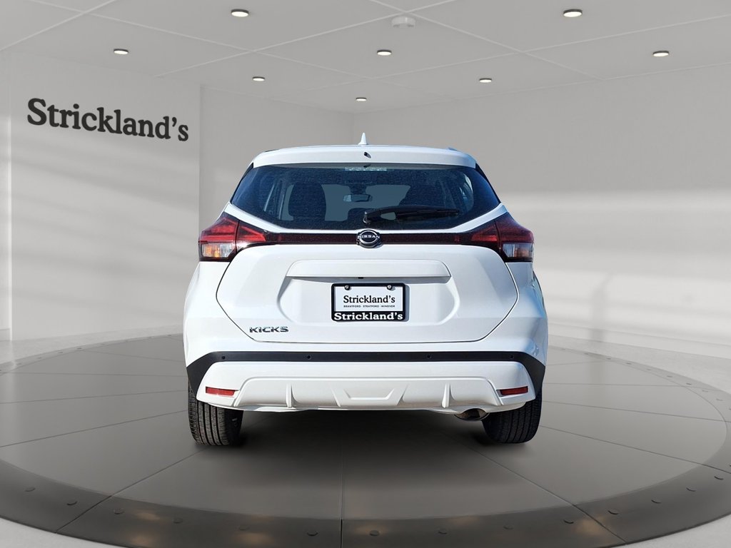 2025 Nissan Kicks Play SV FWD in Stratford, Ontario - 3 - w1024h768px