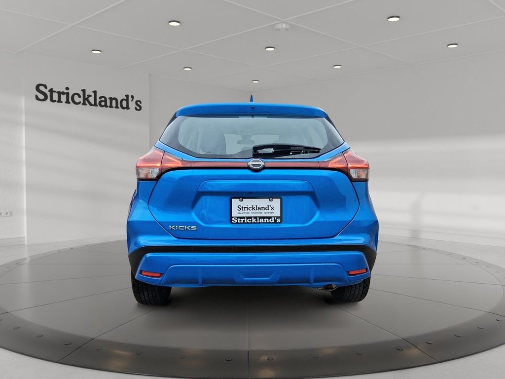 2025 Nissan Kicks Play SV FWD in Stratford, Ontario - 3 - w1024h768px
