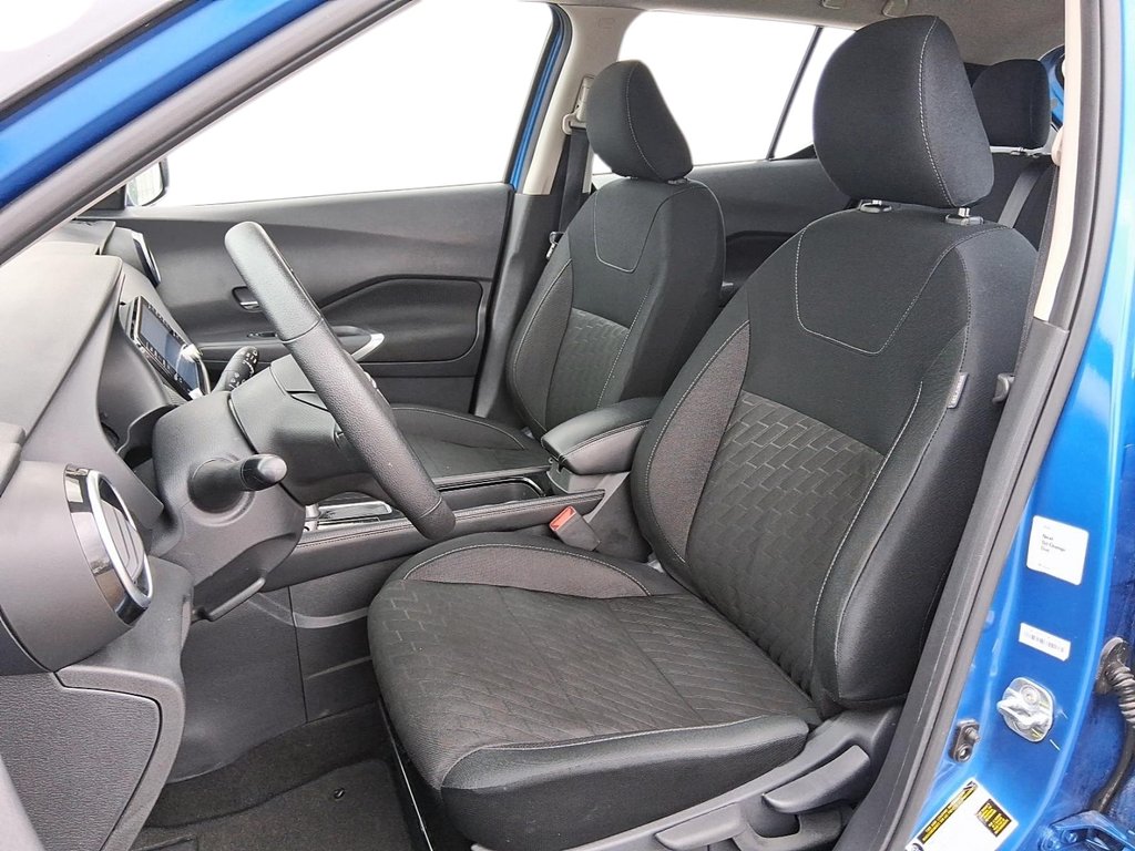 2025 Nissan Kicks Play SV FWD in Stratford, Ontario - 8 - w1024h768px