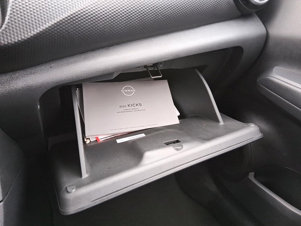 2025 Nissan Kicks Play SV FWD in Stratford, Ontario - 16 - w1024h768px