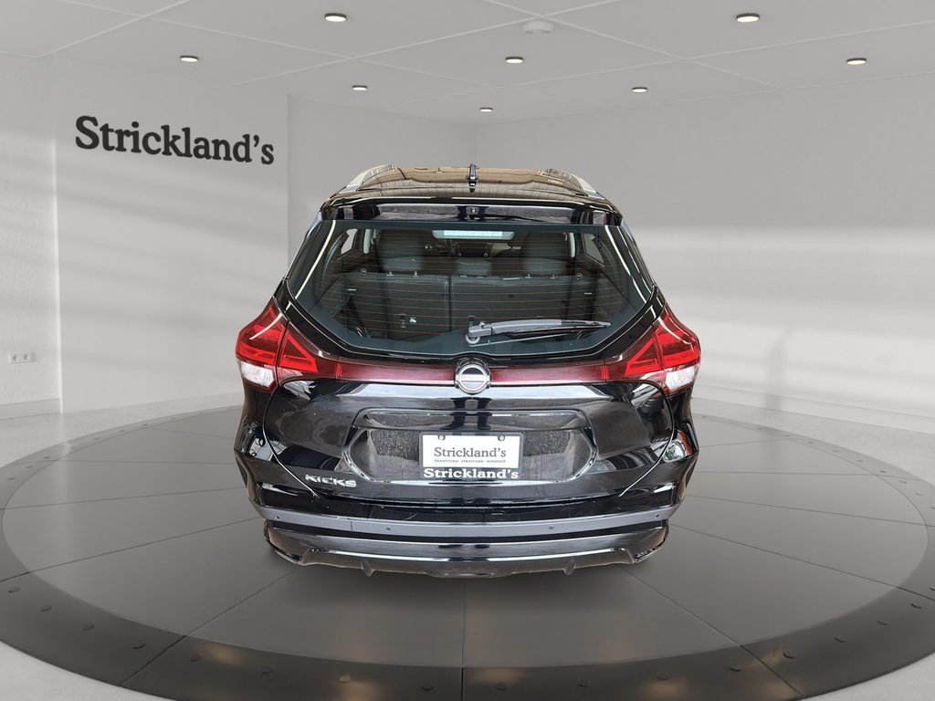 2025 Nissan Kicks Play SV FWD in Stratford, Ontario - 3 - w1024h768px