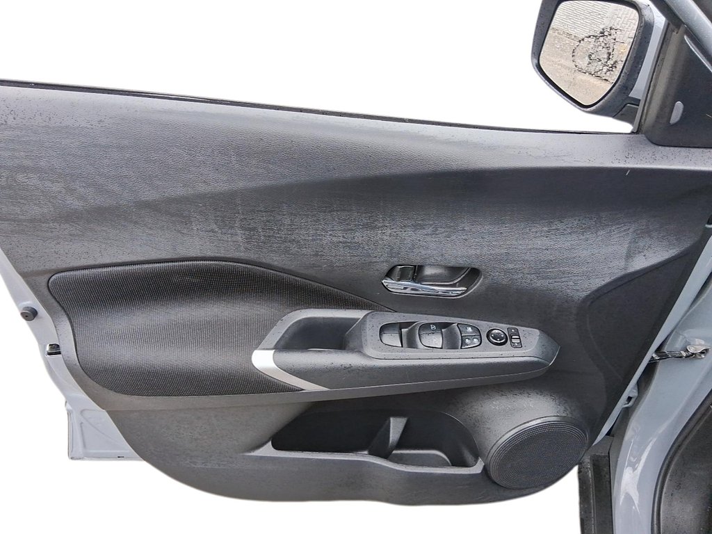 2025 Nissan Kicks Play SV FWD in Stratford, Ontario - 11 - w1024h768px