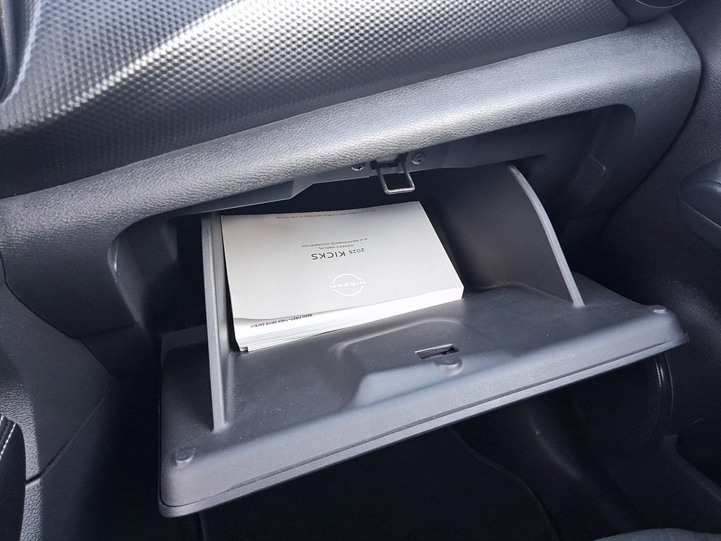 2025 Nissan Kicks Play SV FWD in Stratford, Ontario - 16 - w1024h768px