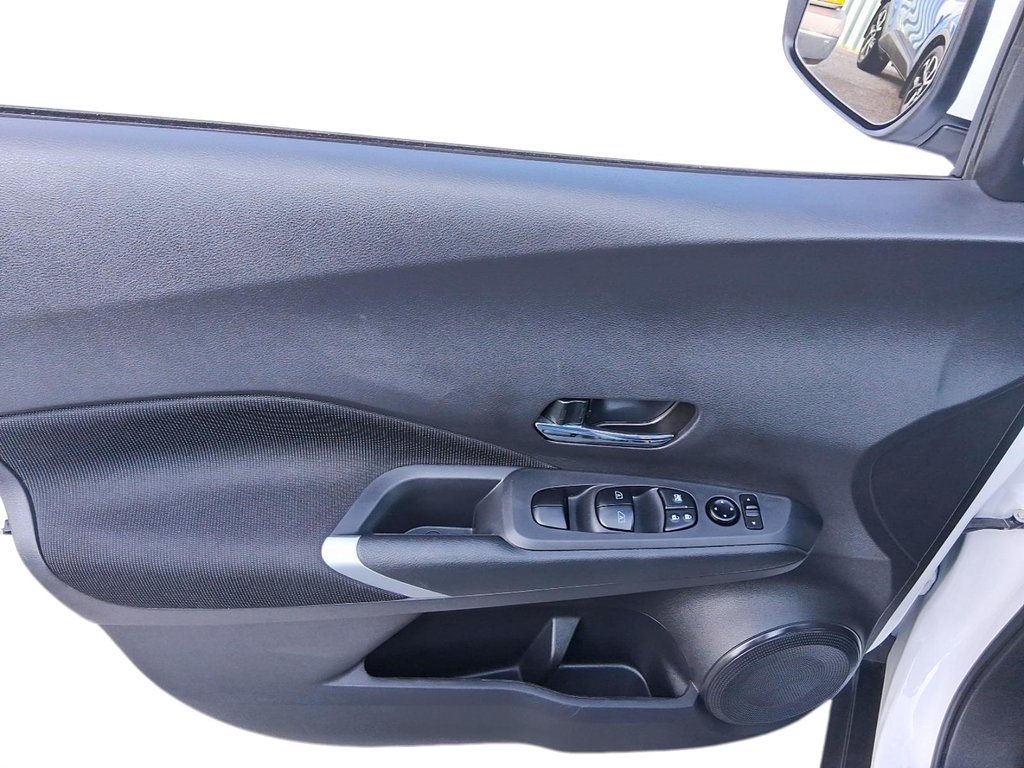 2025 Nissan Kicks Play SV FWD in Stratford, Ontario - 11 - w1024h768px