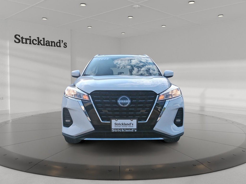2025 Nissan Kicks Play SV FWD in Stratford, Ontario - 2 - w1024h768px