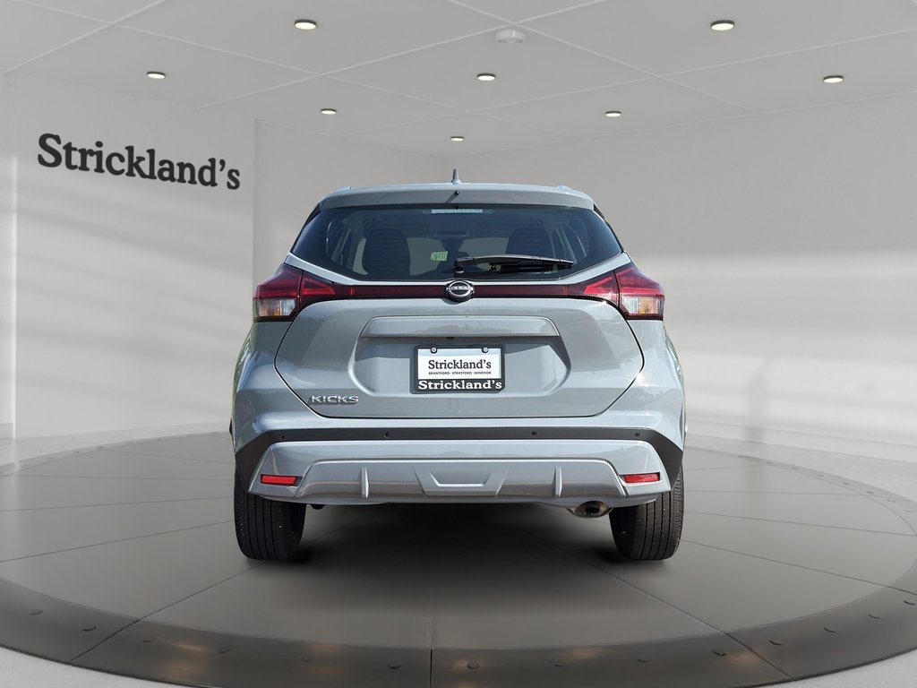 2025 Nissan Kicks Play SV FWD in Stratford, Ontario - 3 - w1024h768px