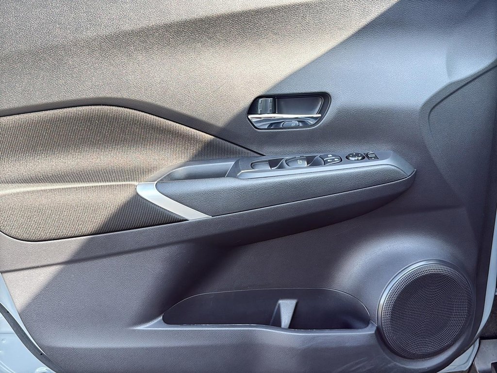 2025 Nissan Kicks Play SV FWD in Stratford, Ontario - 10 - w1024h768px