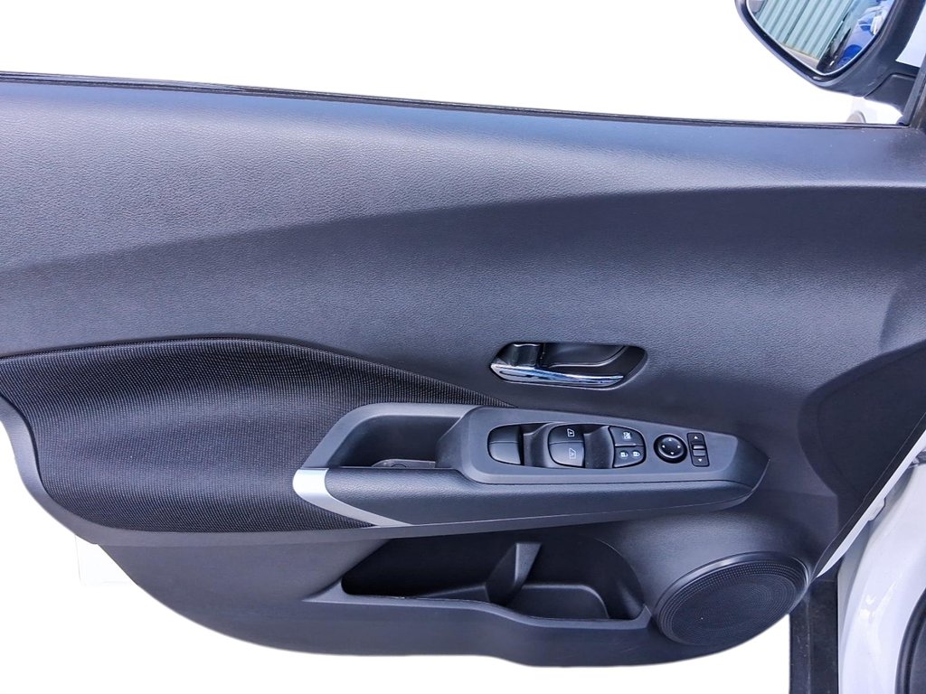 2025 Nissan Kicks Play SV FWD in Stratford, Ontario - 11 - w1024h768px
