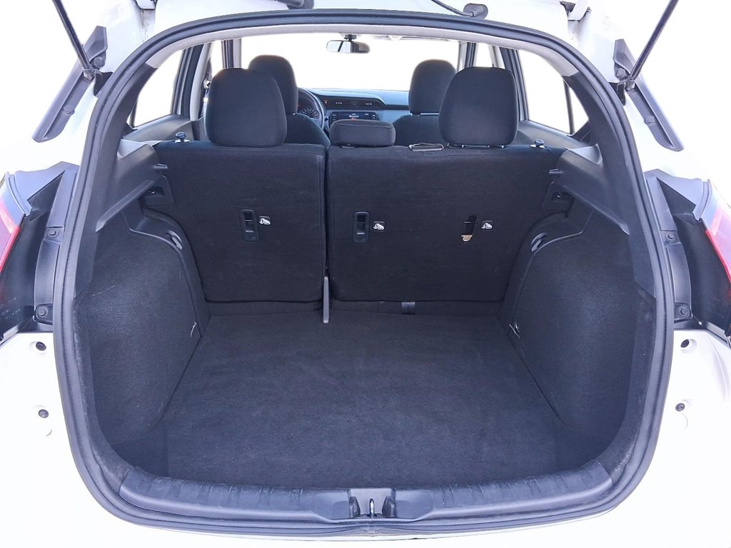 2025 Nissan Kicks Play SV FWD in Stratford, Ontario - 6 - w1024h768px