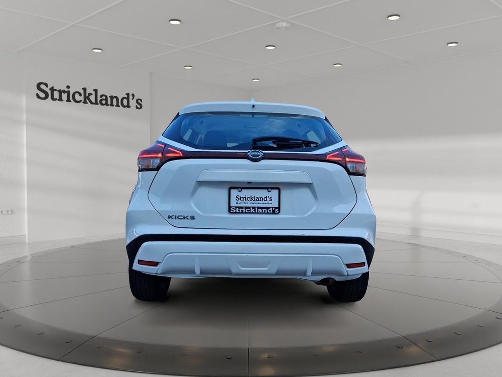 2025 Nissan Kicks Play SV FWD in Stratford, Ontario - 3 - w1024h768px