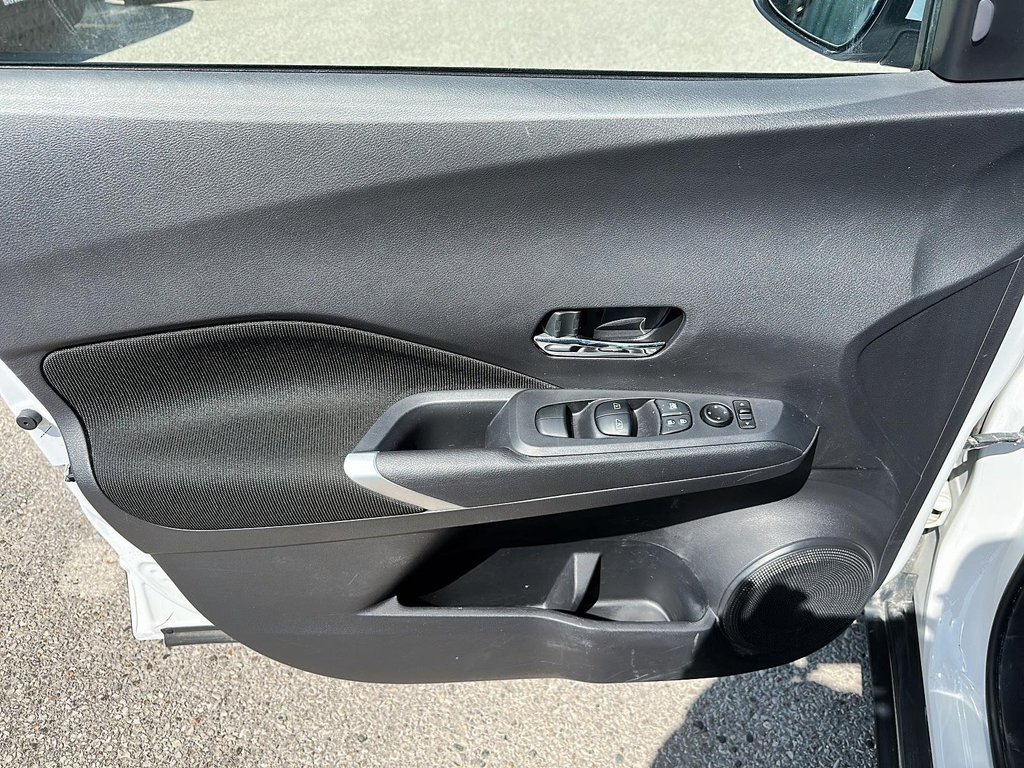 2023 Nissan Kicks SV CVT in Stratford, Ontario - 9 - w1024h768px
