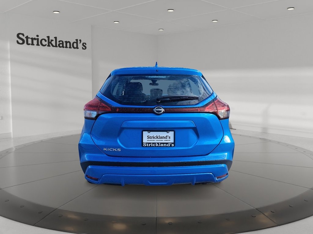2023 Nissan Kicks S CVT in Stratford, Ontario - 3 - w1024h768px