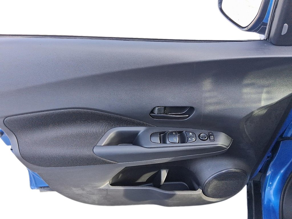 2023 Nissan Kicks S CVT in Stratford, Ontario - 11 - w1024h768px