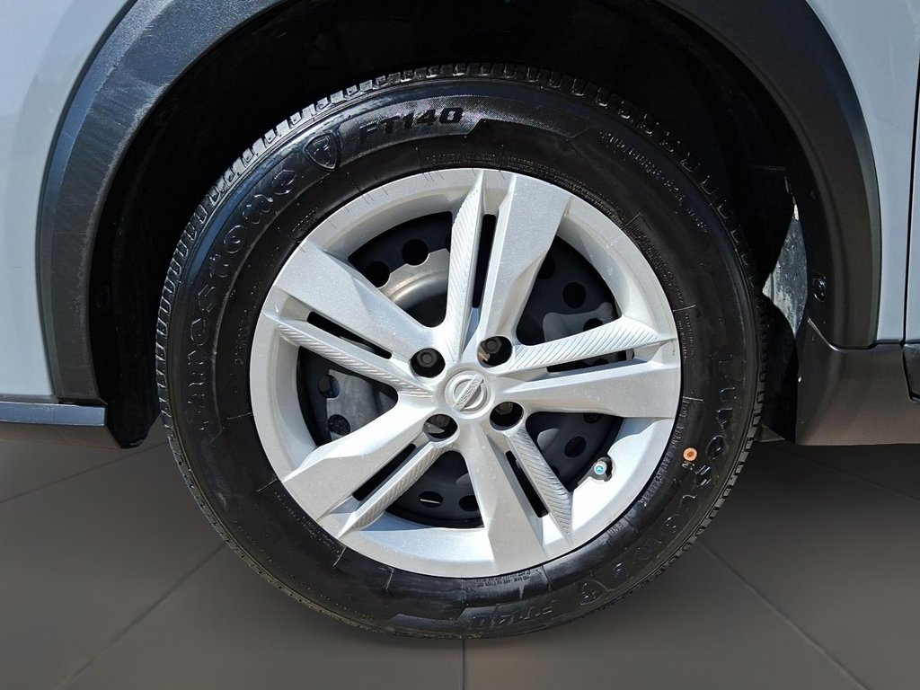 2024 Nissan Kicks S FWD in Stratford, Ontario - 7 - w1024h768px