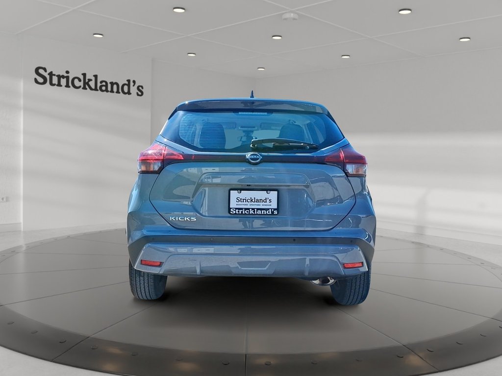 2024 Nissan Kicks S FWD in Stratford, Ontario - 3 - w1024h768px