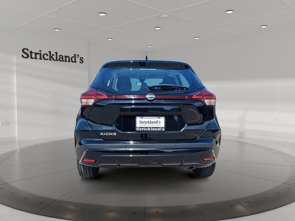 2024 Nissan Kicks S FWD in Stratford, Ontario - 3 - w1024h768px