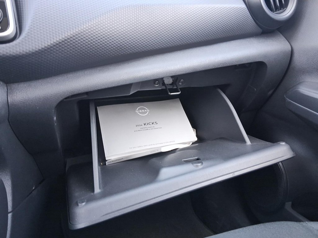 2024 Nissan Kicks S FWD in Stratford, Ontario - 16 - w1024h768px