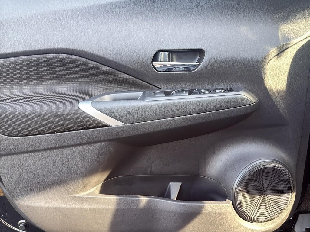 2024 Nissan Kicks SV FWD in Stratford, Ontario - 10 - w1024h768px
