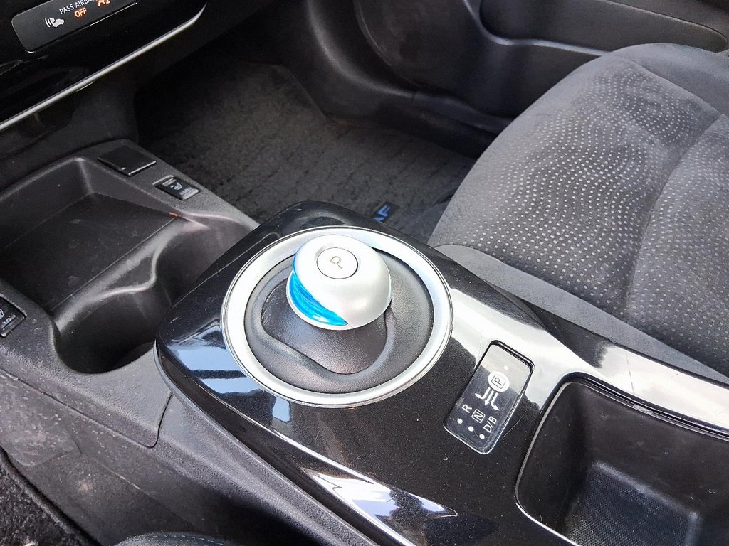 2017 Nissan Leaf SL in Stratford, Ontario - 14 - w1024h768px