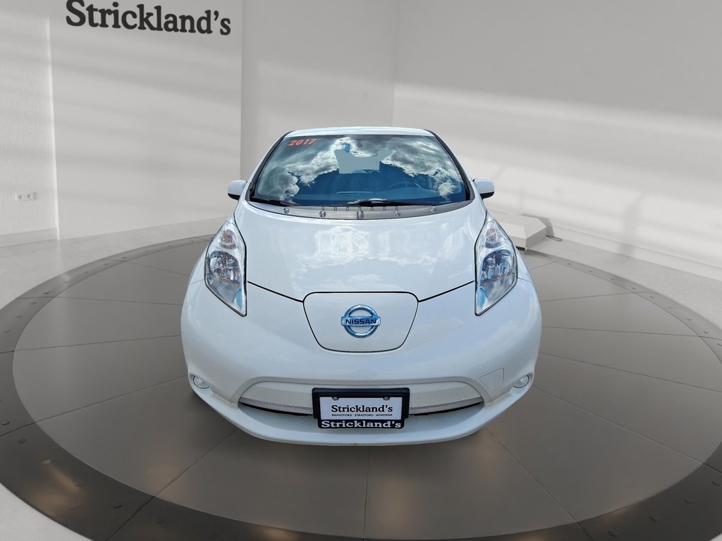 2017 Nissan Leaf SL in Stratford, Ontario - 2 - w1024h768px
