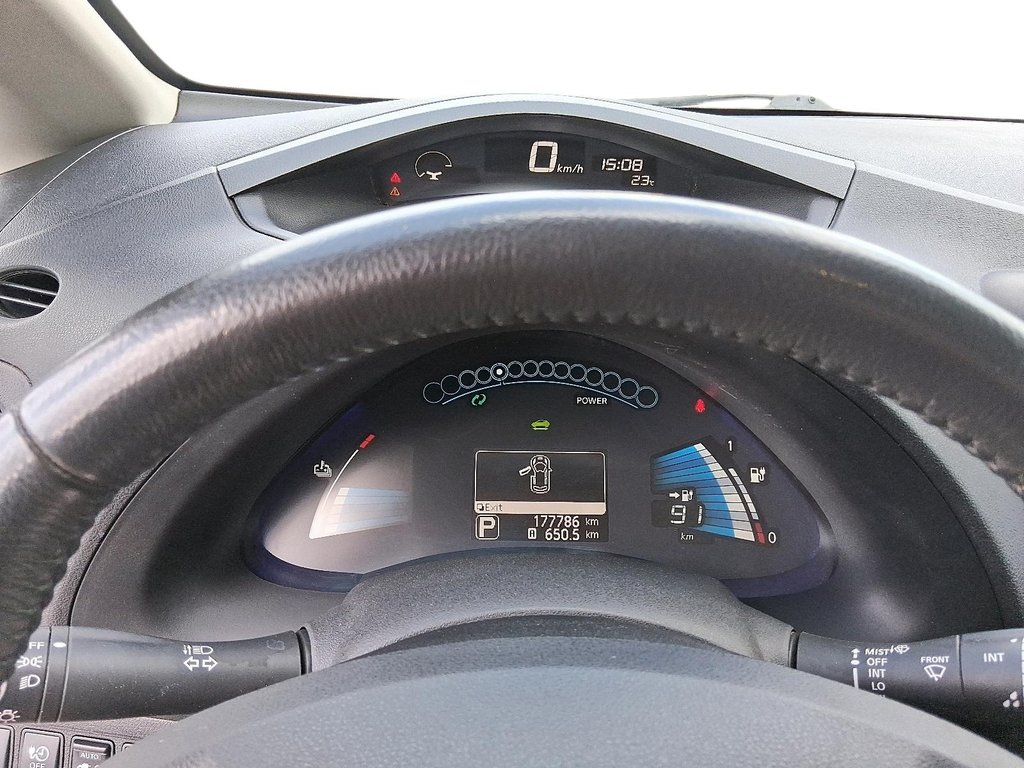2017 Nissan Leaf SL in Stratford, Ontario - 13 - w1024h768px