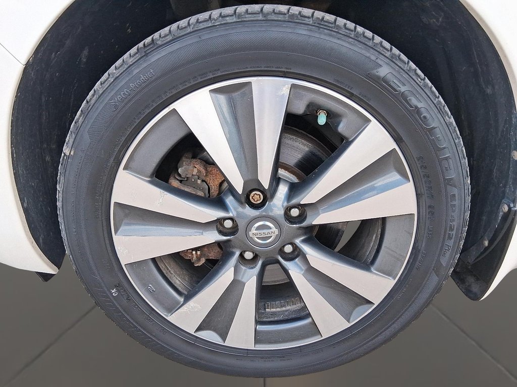 2017 Nissan Leaf SL in Stratford, Ontario - 7 - w1024h768px
