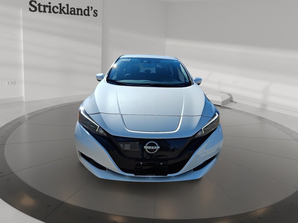 2023 Nissan Leaf SV in Stratford, Ontario - 2 - w1024h768px