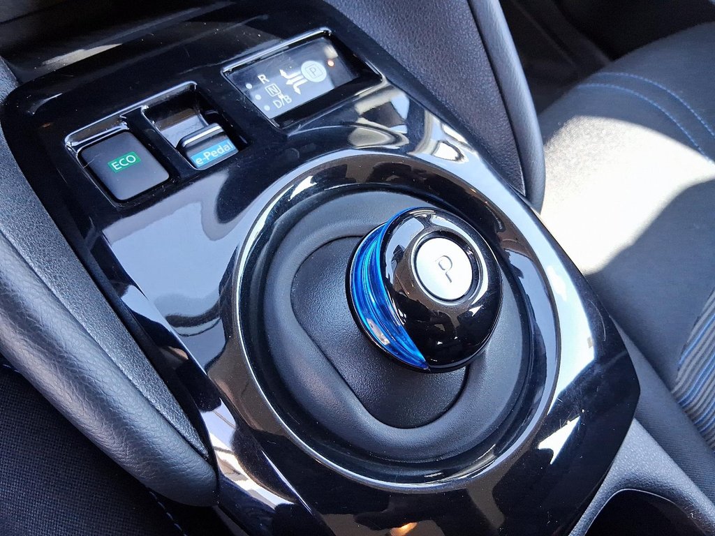 2023 Nissan Leaf SV in Stratford, Ontario - 15 - w1024h768px