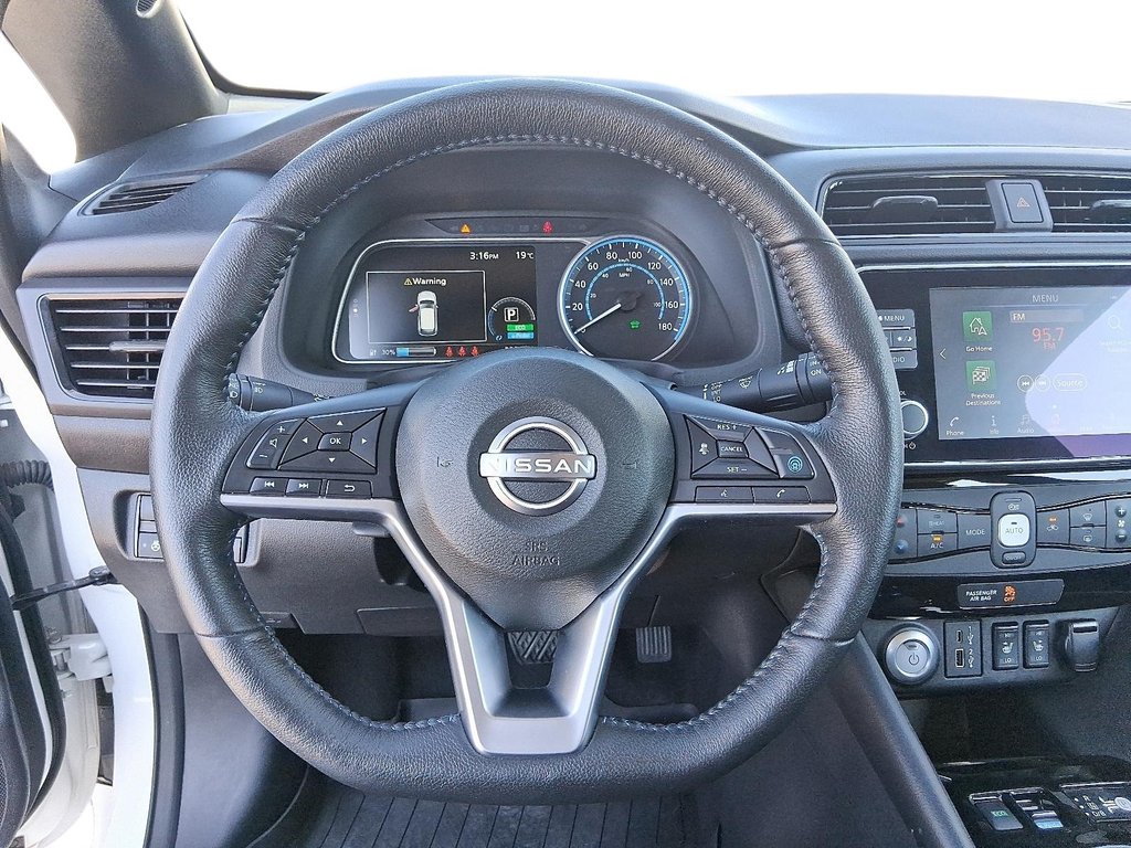 2023 Nissan Leaf SV in Stratford, Ontario - 12 - w1024h768px