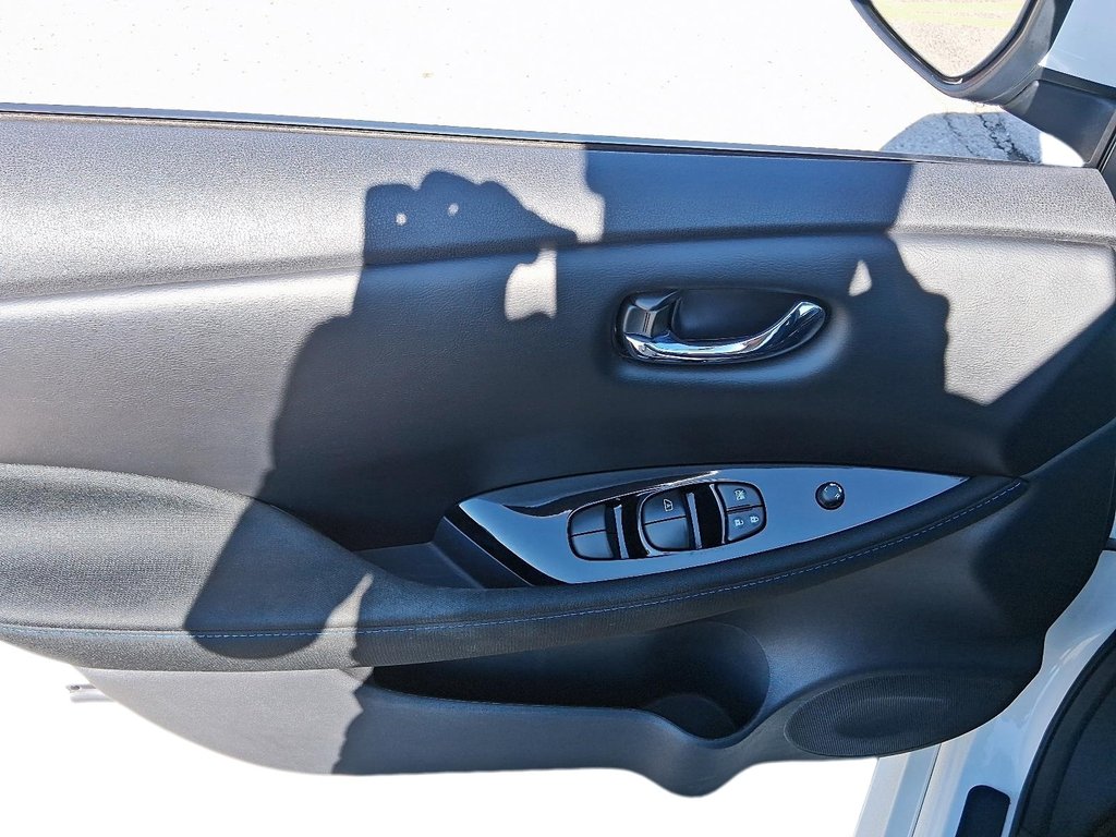 2023 Nissan Leaf SV in Stratford, Ontario - 11 - w1024h768px