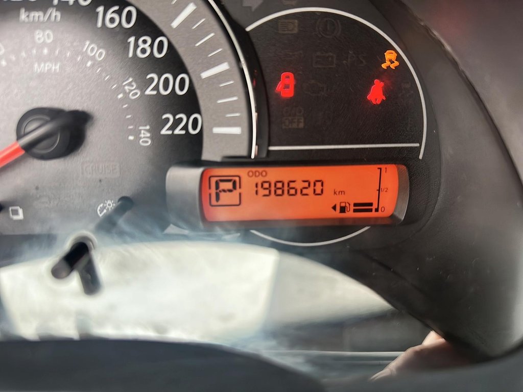 2015 Nissan Micra 1.6 S at in Stratford, Ontario - 12 - w1024h768px