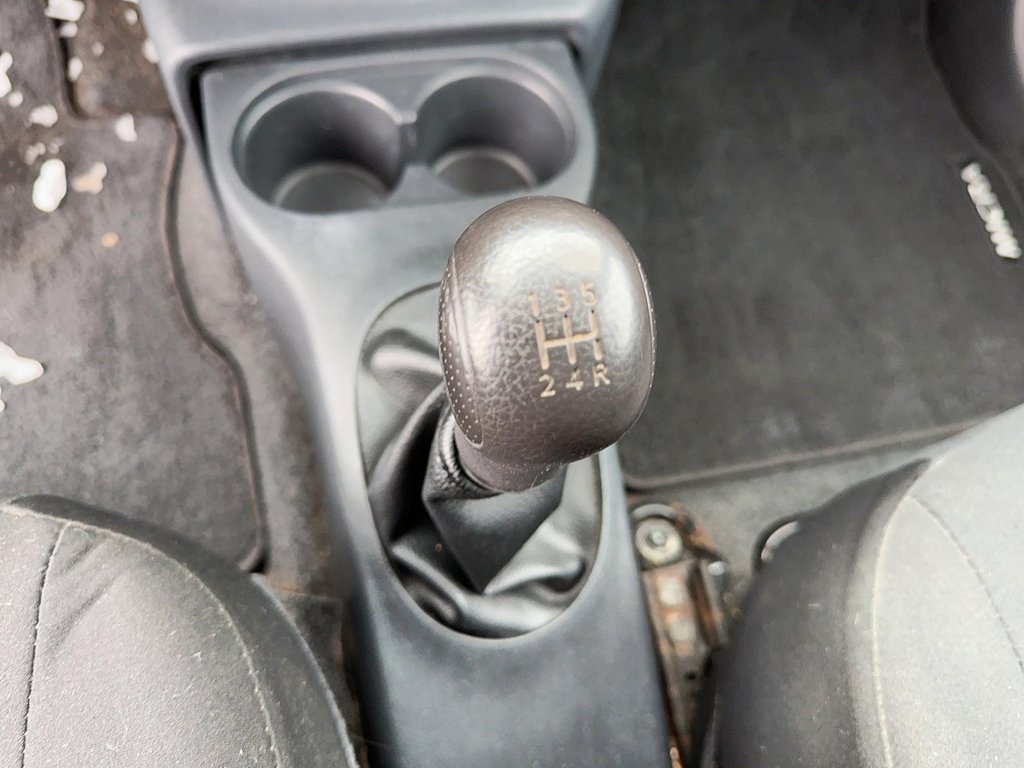 2017 Nissan Micra 1.6 SR 5sp in Stratford, Ontario - 13 - w1024h768px
