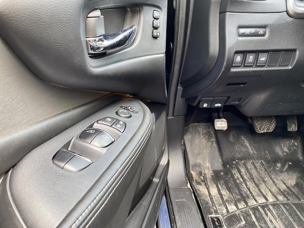 2019  Murano SL AWD CVT in Stratford, Ontario - 11 - w1024h768px