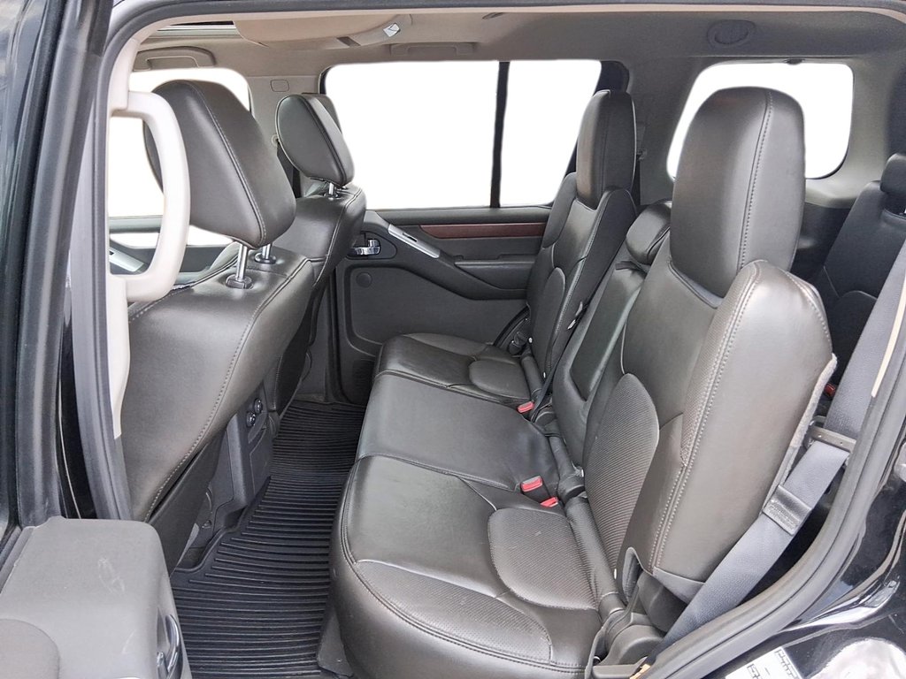 2012 Nissan Pathfinder LE AWD at in Stratford, Ontario - 10 - w1024h768px