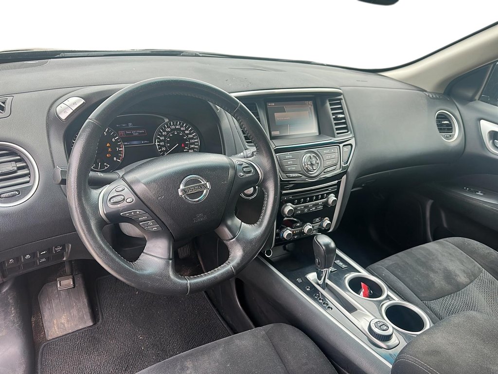 2016 Nissan Pathfinder SV V6 4x4 at in Stratford, Ontario - 9 - w1024h768px