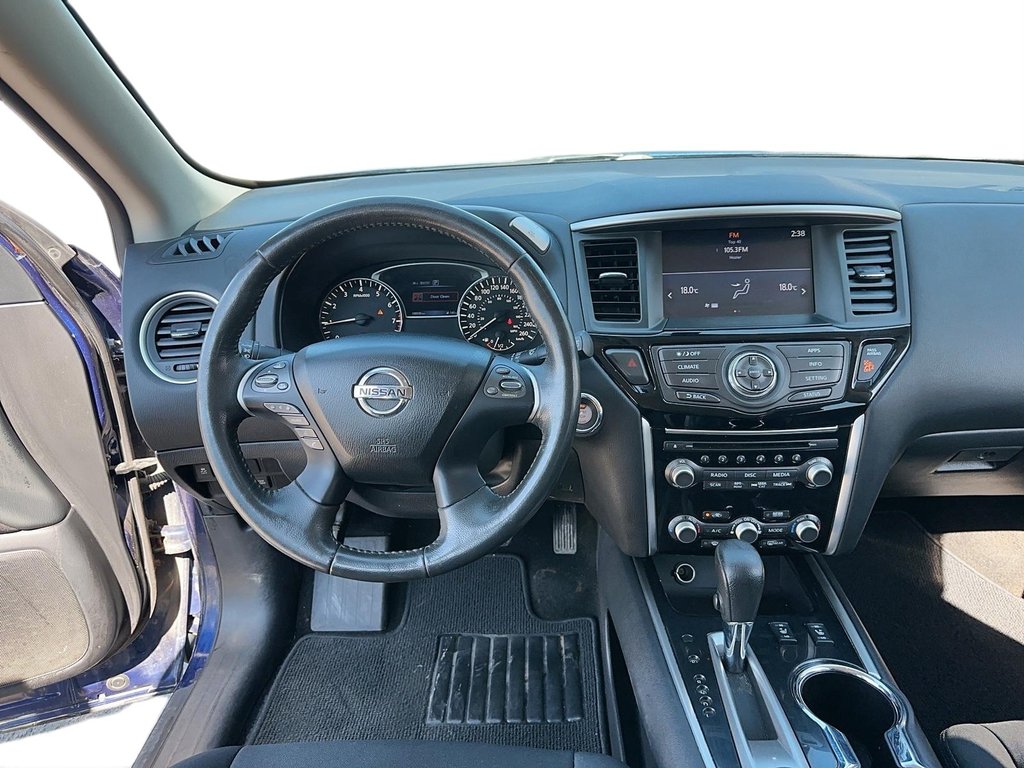 2017 Nissan Pathfinder SV V6 4x4 at in Stratford, Ontario - 9 - w1024h768px