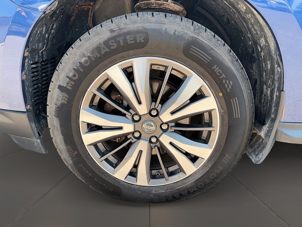 2017 Nissan Pathfinder SV V6 4x4 at in Stratford, Ontario - 7 - w1024h768px